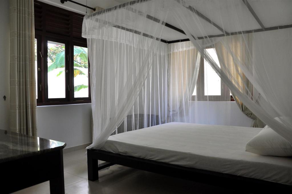 Harris Villa Hikkaduwa Habitación foto